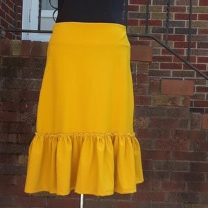 Zoya pull on gold color skirt sz M